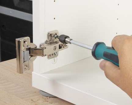 رایج‌ترین خرابی فنرهای کابینت و روش رفع آن؛ راهنمای کامل عیب‌یابی و افزایش عمر فنر کابینت